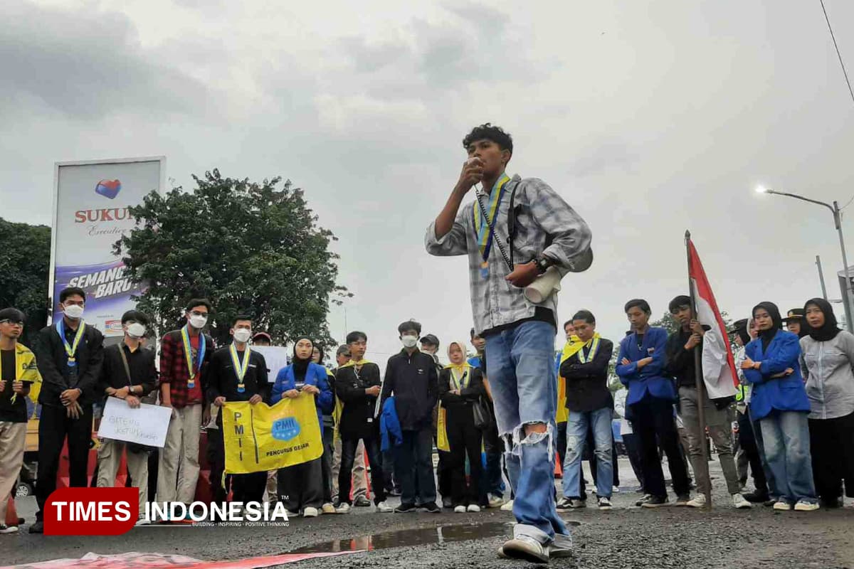Mahasiswa Rembang Geruduk Gedung DPRD, Tuntut Reformasi Polri